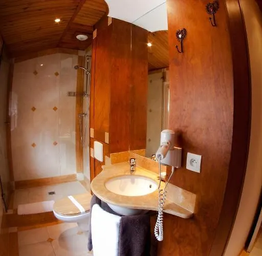 - Restaurant - Bar - Le Sapin Fleuri 酒店 3*