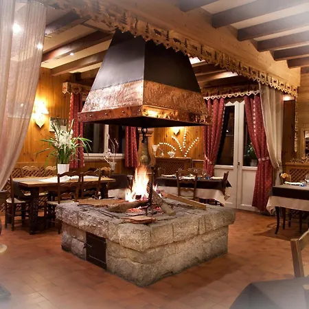 Hotel - Restaurant - Bar - Le Sapin Fleuri 3*